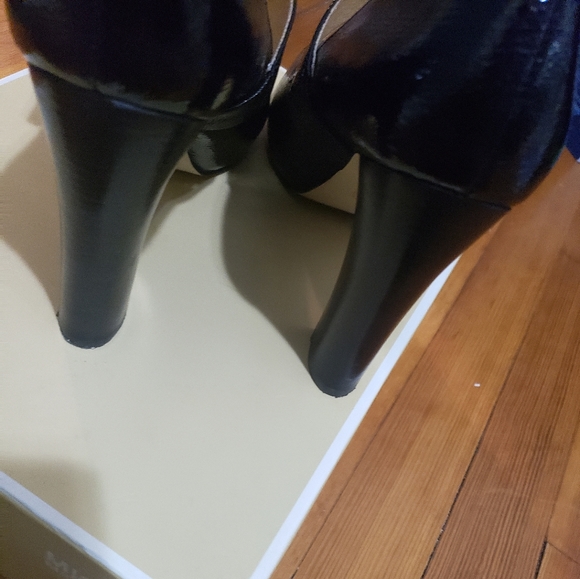 Michael Kors Patent Leather Beverly Open Toe Heels - Picture 4 of 9
